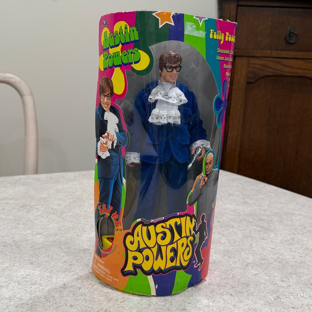 TRENDMASTERS 1998 AUSTIN POWERS FULL POSABLE DOLL & WORKING TALKING STAND IN BOX